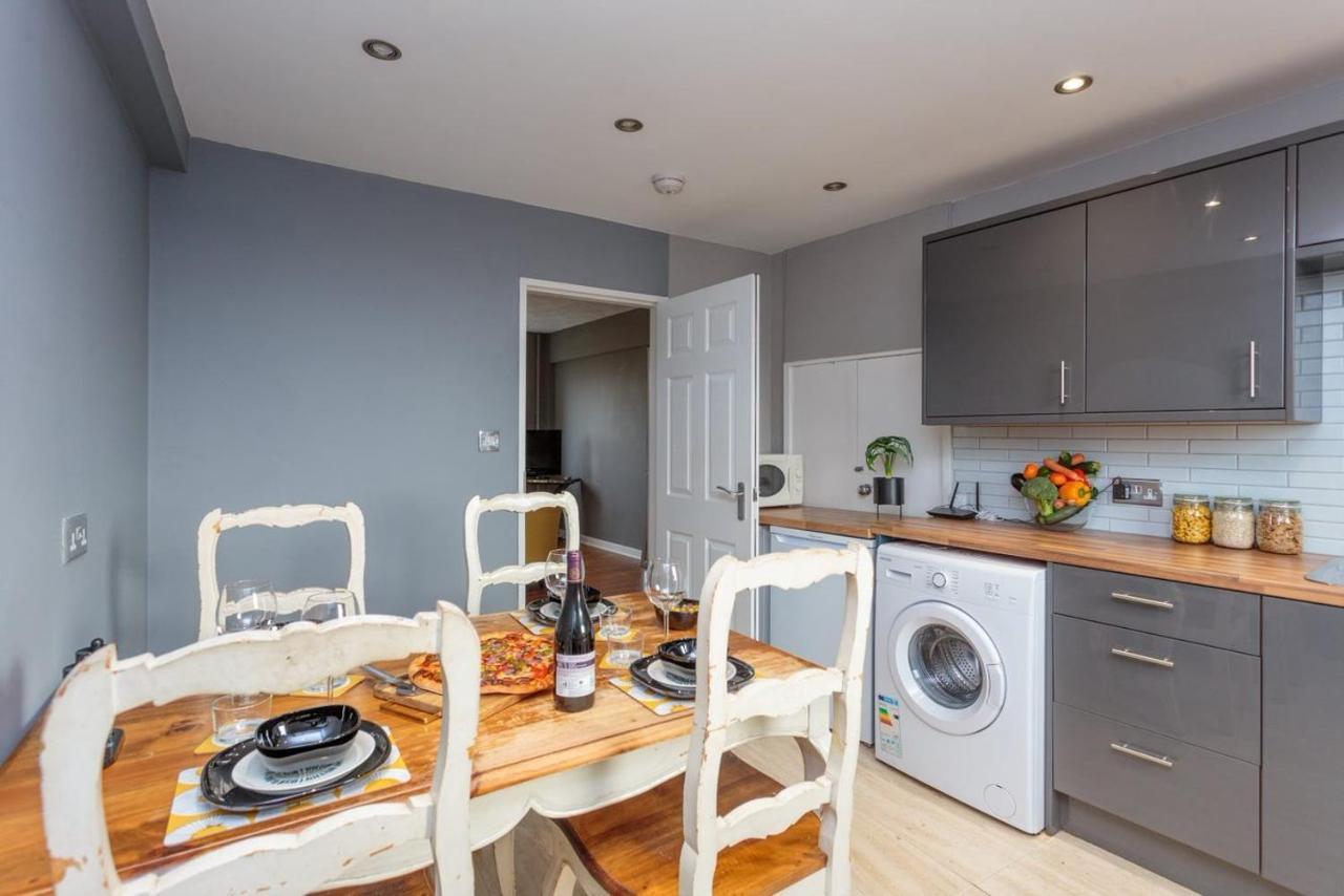 Gorgeous 3-Bed Flat, 15 Minutes To City Centre Edinburg Exteriör bild