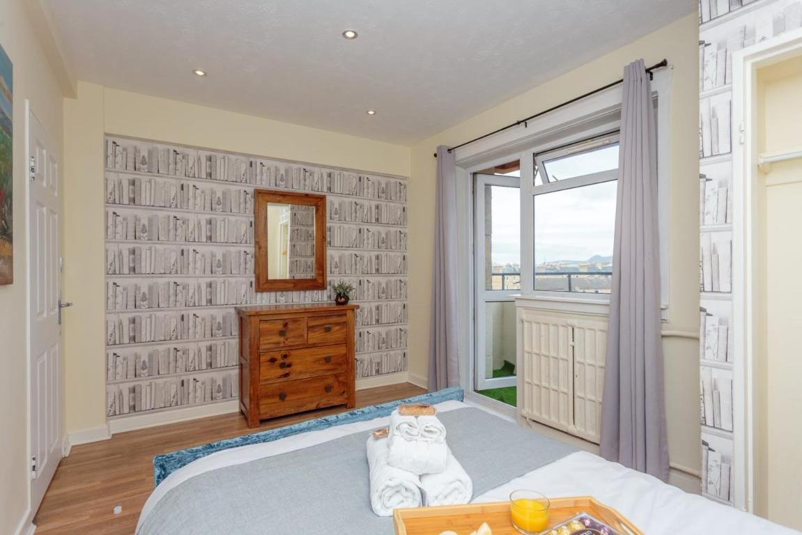 Gorgeous 3-Bed Flat, 15 Minutes To City Centre Edinburg Exteriör bild