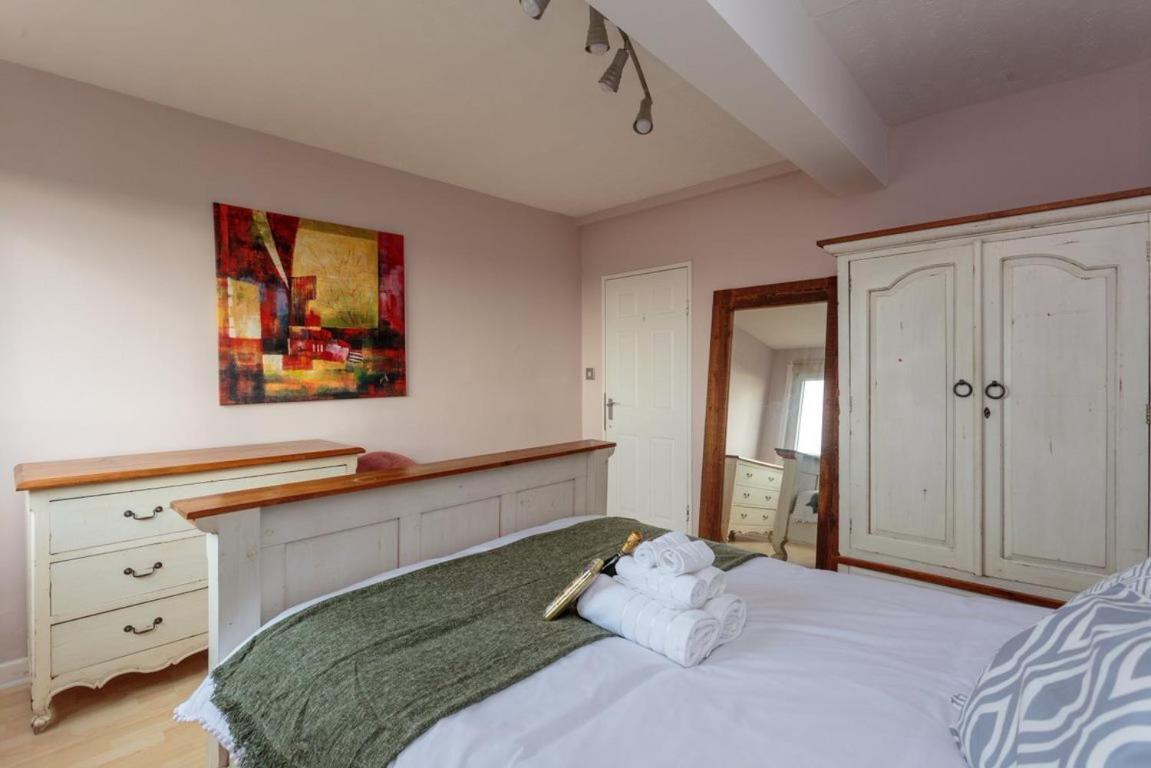 Gorgeous 3-Bed Flat, 15 Minutes To City Centre Edinburg Exteriör bild