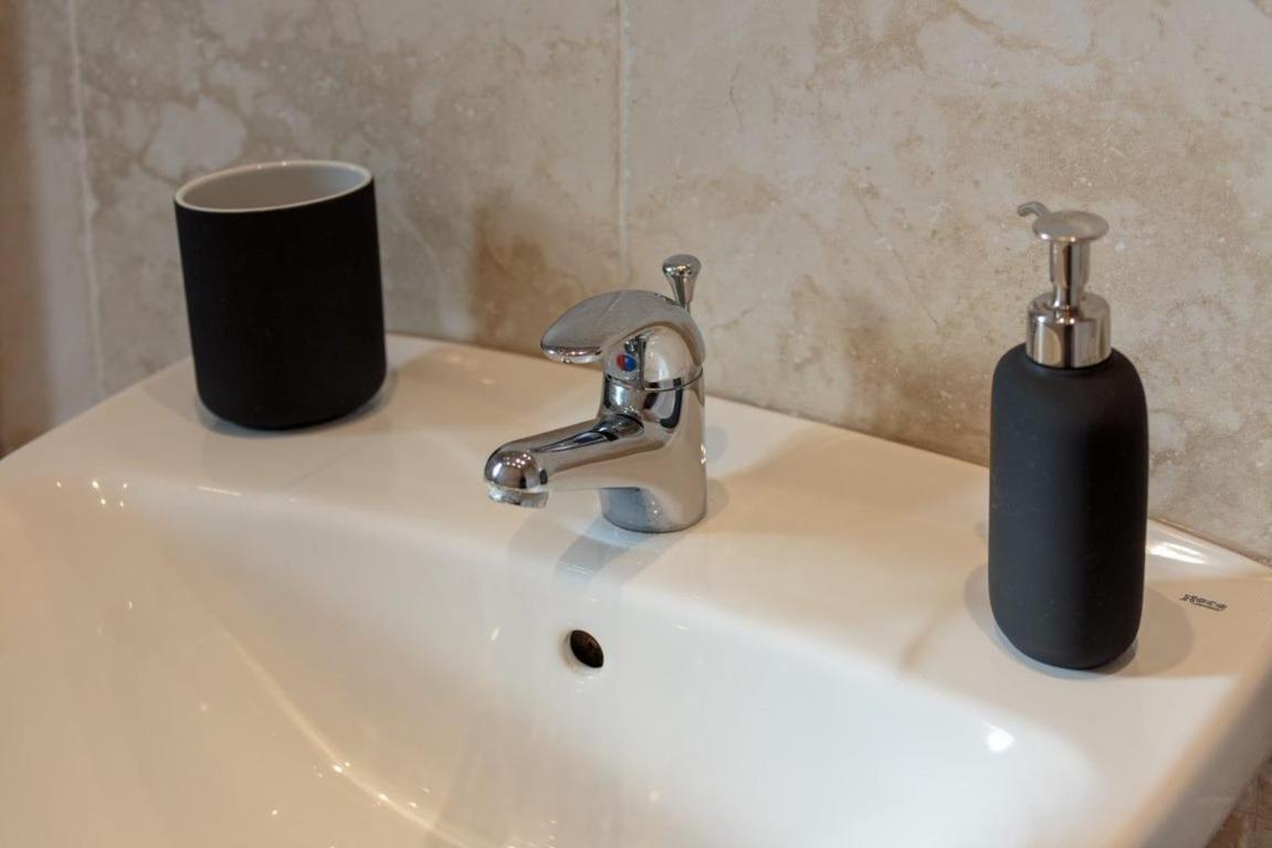 Gorgeous 3-Bed Flat, 15 Minutes To City Centre Edinburg Exteriör bild