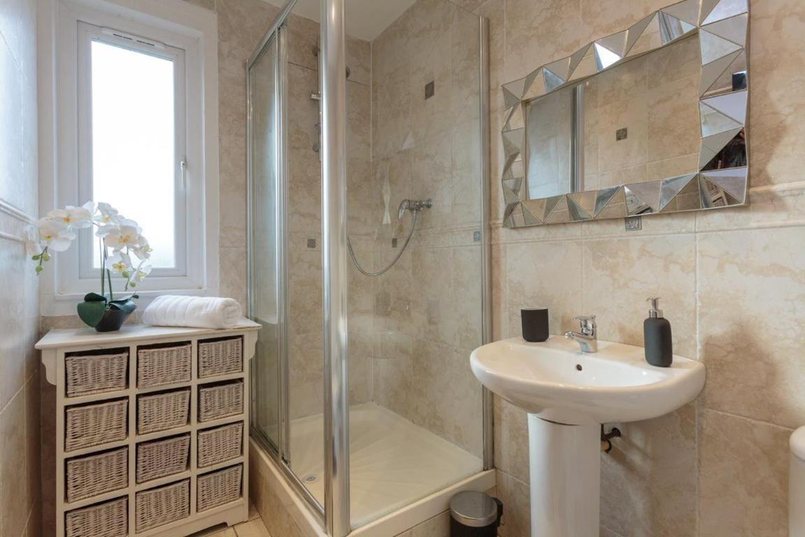 Gorgeous 3-Bed Flat, 15 Minutes To City Centre Edinburg Exteriör bild